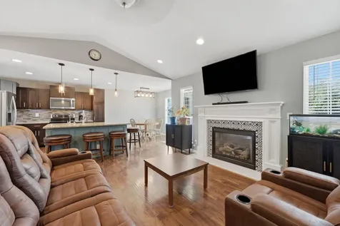 310B York Wilton IA 52778