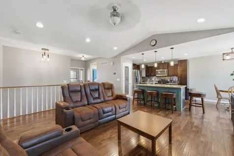 310B York Wilton IA 52778