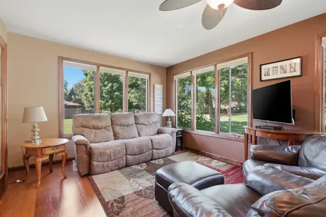 2674 Leah Drive Muscatine IA 52761
