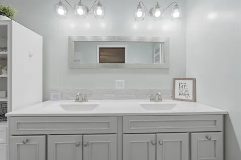 2674 Leah Drive Muscatine IA 52761