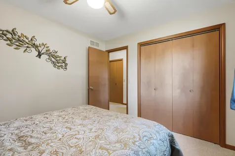 2674 Leah Drive Muscatine IA 52761