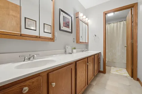 2674 Leah Drive Muscatine IA 52761