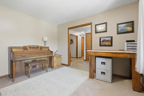 2674 Leah Drive Muscatine IA 52761