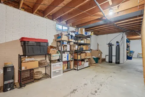 2674 Leah Drive Muscatine IA 52761