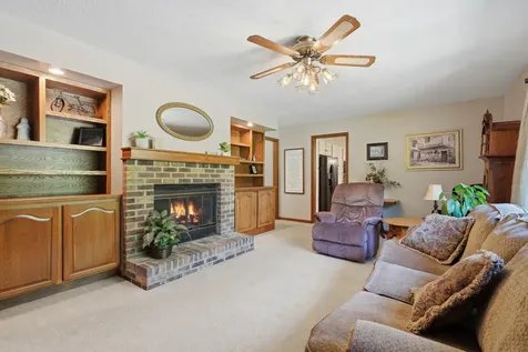 2674 Leah Drive Muscatine IA 52761