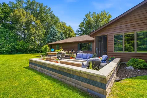 2674 Leah Drive Muscatine IA 52761
