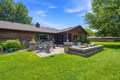 2674 Leah Drive Muscatine IA 52761