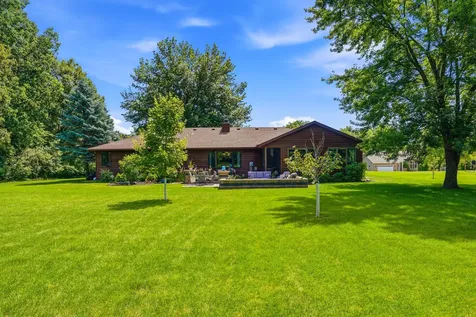 2674 Leah Drive Muscatine IA 52761