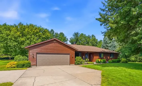 2674 Leah Drive Muscatine IA 52761