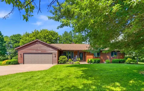 2674 Leah Drive Muscatine IA 52761