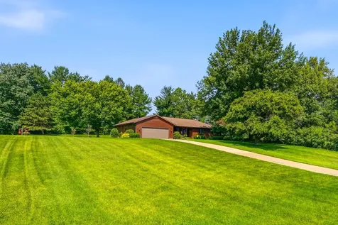 2674 Leah Drive Muscatine IA 52761