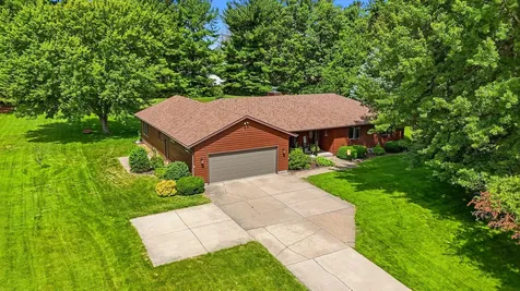 2674 Leah Drive Muscatine IA 52761