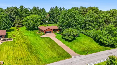 2674 Leah Drive Muscatine IA 52761