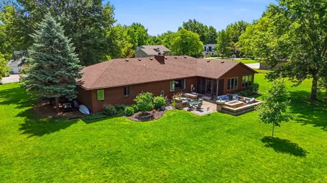 2674 Leah Drive Muscatine IA 52761