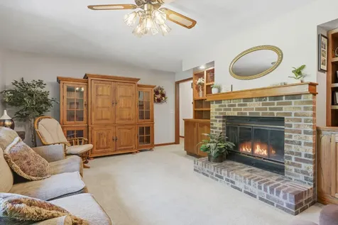 2674 Leah Drive Muscatine IA 52761