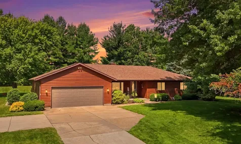 2674 Leah Drive Muscatine IA 52761