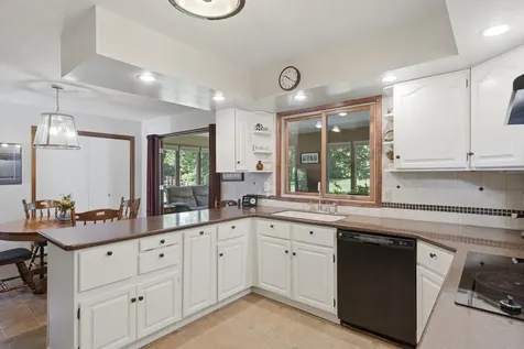 2674 Leah Drive Muscatine IA 52761