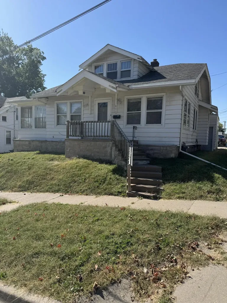 806 Oak Street Muscatine IA 52761