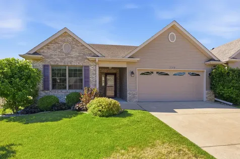 3302 Anastasia Place Muscatine IA 52761