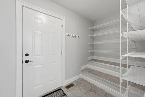 3302 Anastasia Place Muscatine IA 52761
