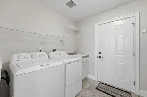 3302 Anastasia Place Muscatine IA 52761