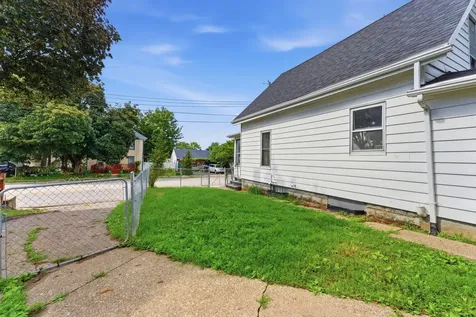 1214 2nd Muscatine IA 52761