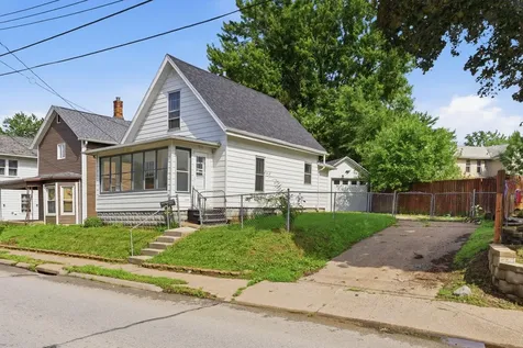 1214 2nd Muscatine IA 52761