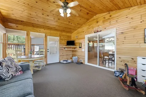2602 Imperial Oaks Muscatine IA 52761