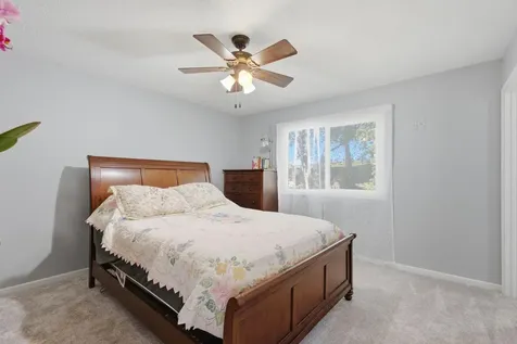 2602 Imperial Oaks Muscatine IA 52761