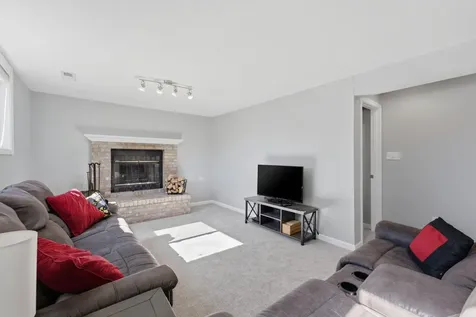 2602 Imperial Oaks Muscatine IA 52761