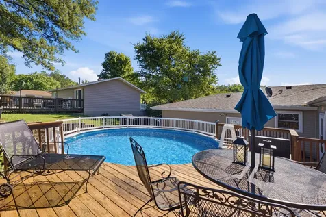 2602 Imperial Oaks Muscatine IA 52761