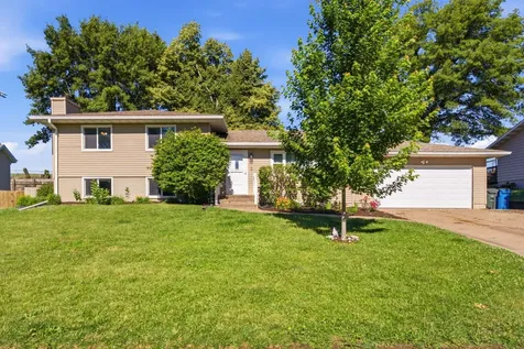 2602 Imperial Oaks Muscatine IA 52761