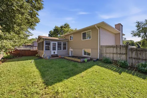 2602 Imperial Oaks Muscatine IA 52761