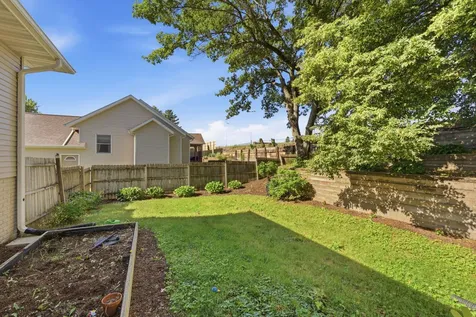 2602 Imperial Oaks Muscatine IA 52761