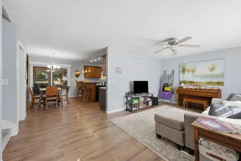 2602 Imperial Oaks Muscatine IA 52761