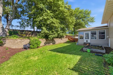 2602 Imperial Oaks Muscatine IA 52761