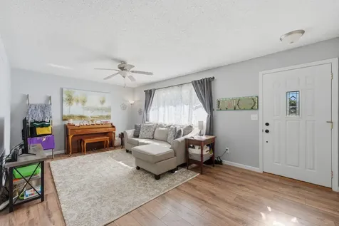 2602 Imperial Oaks Muscatine IA 52761