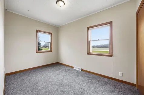 604 Todds Ferry Conesville IA 52739