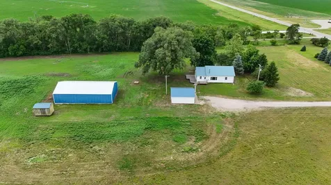 604 Todds Ferry Conesville IA 52739