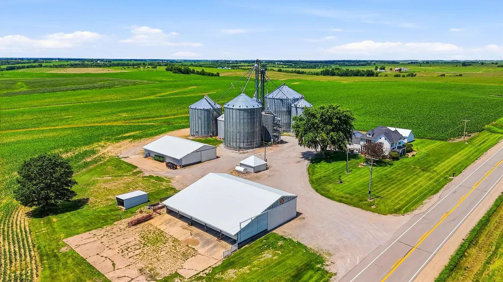 1985 Rose Avenue Wilton IA 52778