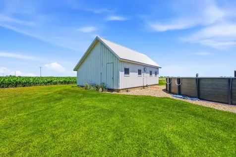 1985 Rose Avenue Wilton IA 52778