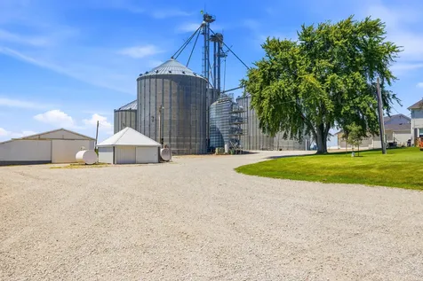 1985 Rose Avenue Wilton IA 52778