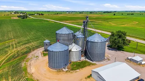 1985 Rose Avenue Wilton IA 52778