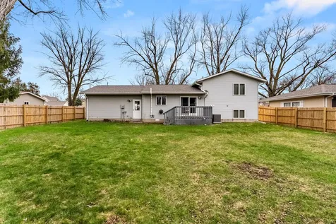 113 Summit Wilton IA 52778