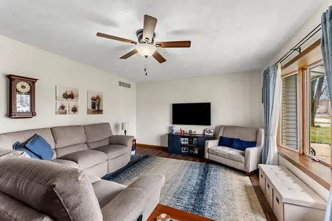 113 Summit Wilton IA 52778