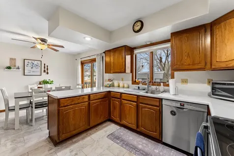 113 Summit Wilton IA 52778