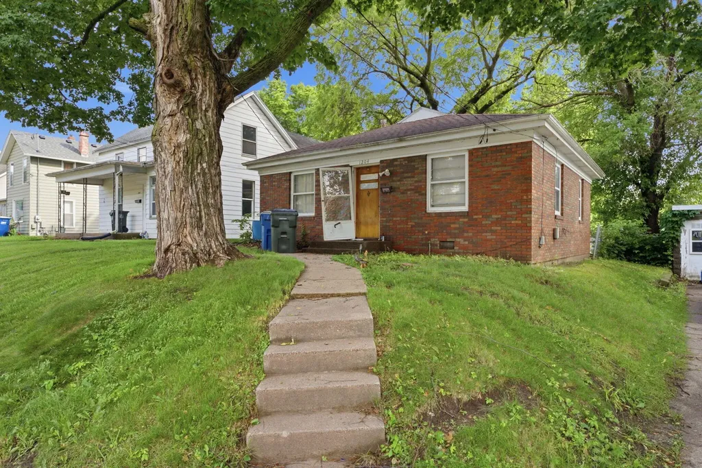 1204 Cedar Muscatine IA 52761