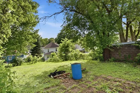 1204 Cedar Muscatine IA 52761