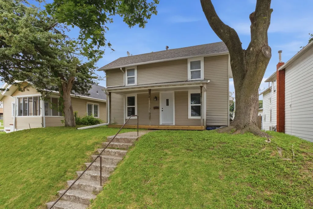 817 Cedar Street Muscatine IA 52761