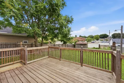 817 Cedar Street Muscatine IA 52761
